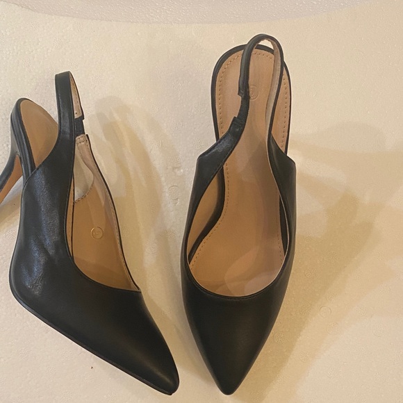 Elegant Black Slingback Heels - Picture 2 of 4